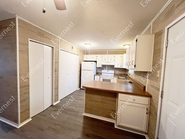 Building Photo - 616 Lehman Dr