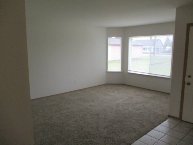 Building Photo - 332 E Silberhorn Rd