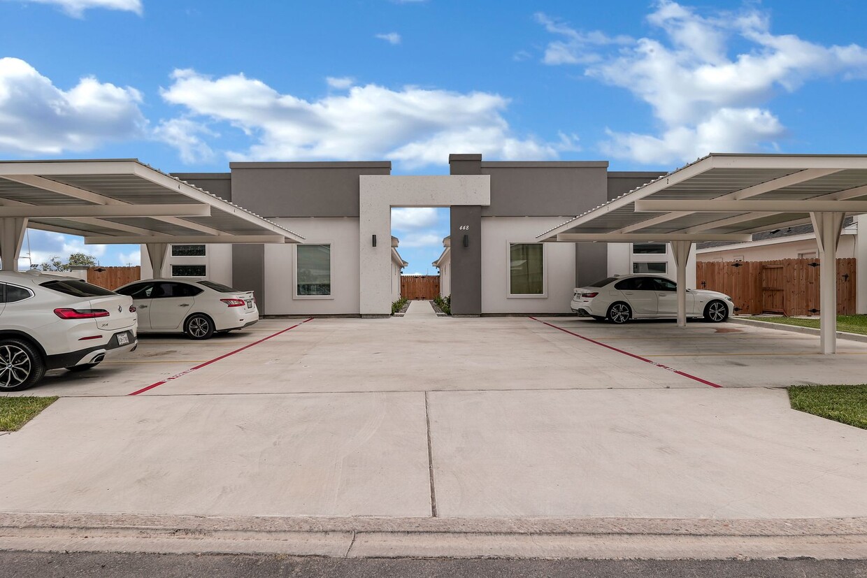 Primary Photo - Acacia Apts