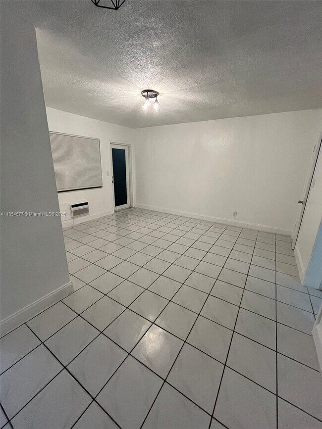 Building Photo - 7155 Rue Notre Dame