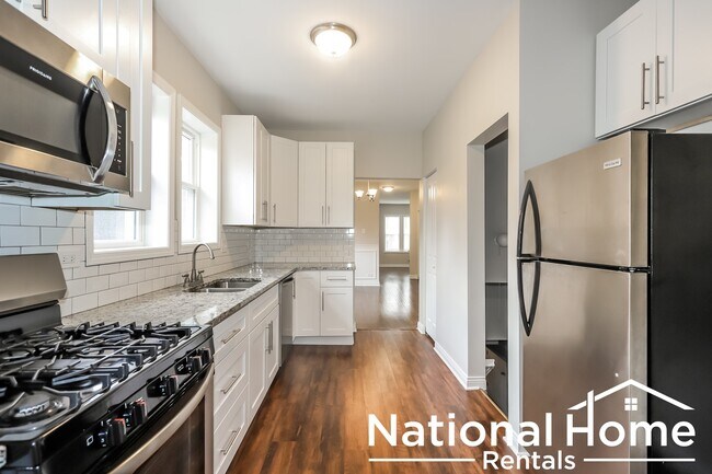Building Photo - 1704 W 101st St