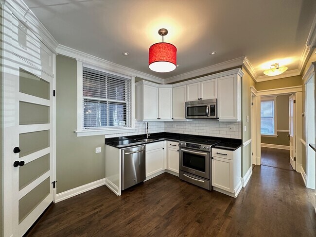 Foto del edificio - 1915 W Berenice Ave