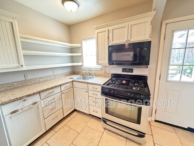 Foto del edificio - 18819 Greenwell Springs Rd