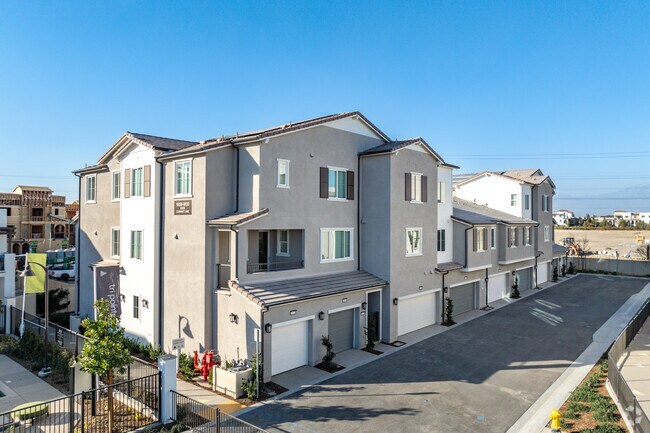 Building Photo - Cedar Row