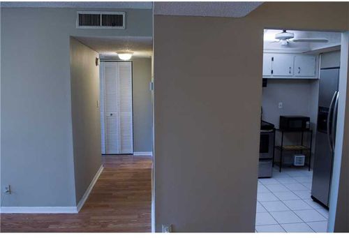 Foto del edificio - 6500 Cypress Rd