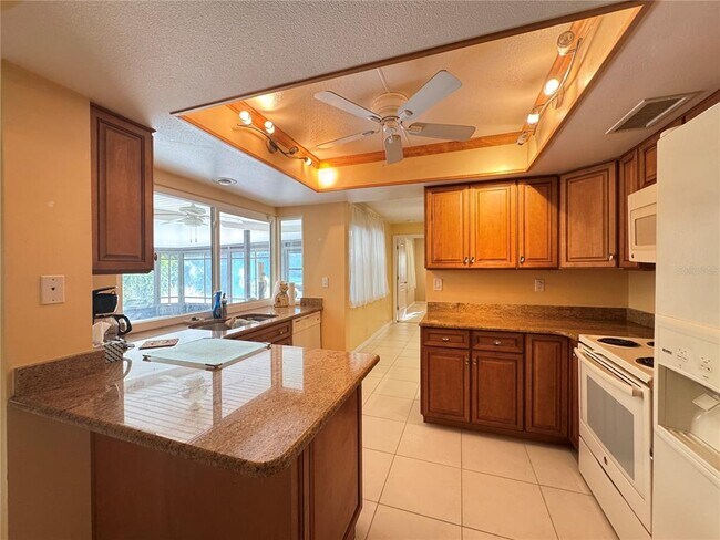 Building Photo - 1330 Sunset Ct