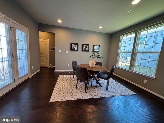 Building Photo - 14032 Godwit St