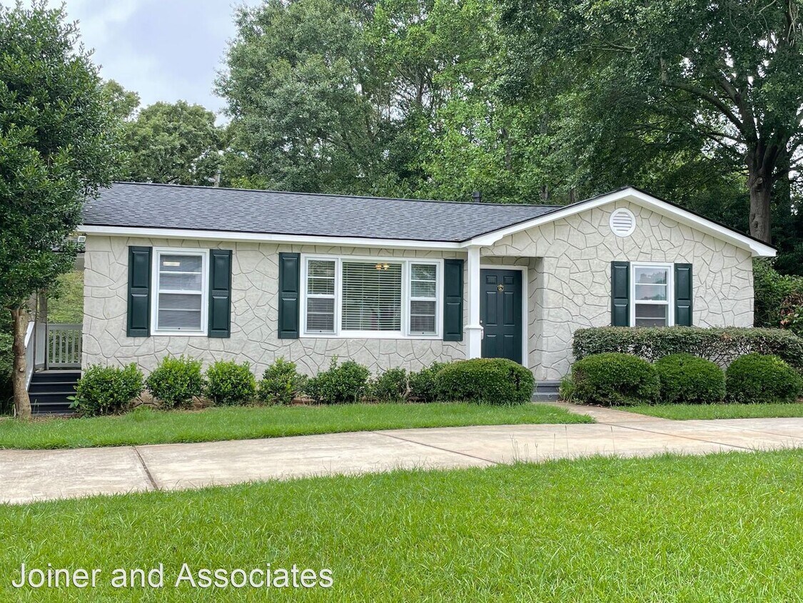 2 br, 1 bath House 2011 Simonton Bridge Rd. House Rental in