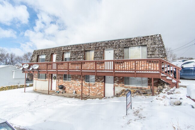 Building Photo - Pet Friendly, 2 bedroom apartment
