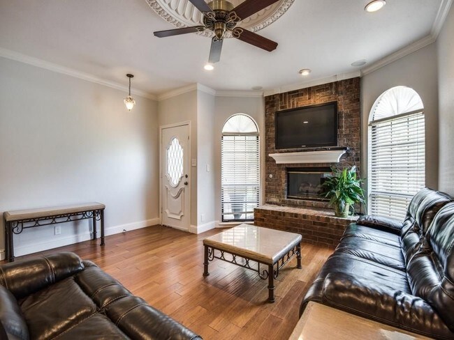 Foto del edificio - 2121 Aspenwood Dr N