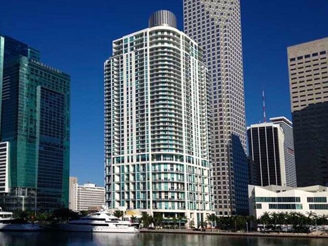 Foto del edificio - 300 S Biscayne Blvd