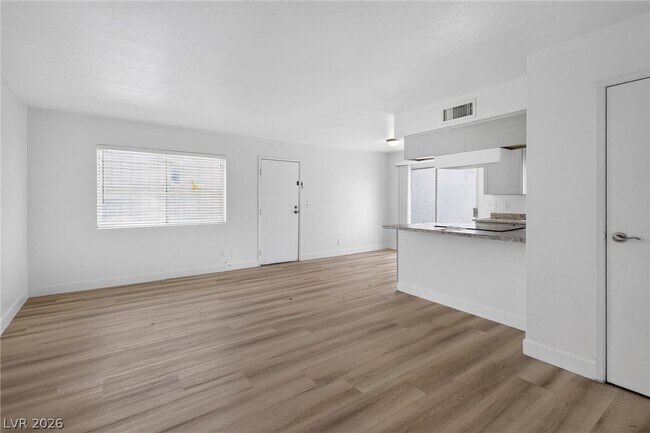 Foto del edificio - 5125 Golden Ln