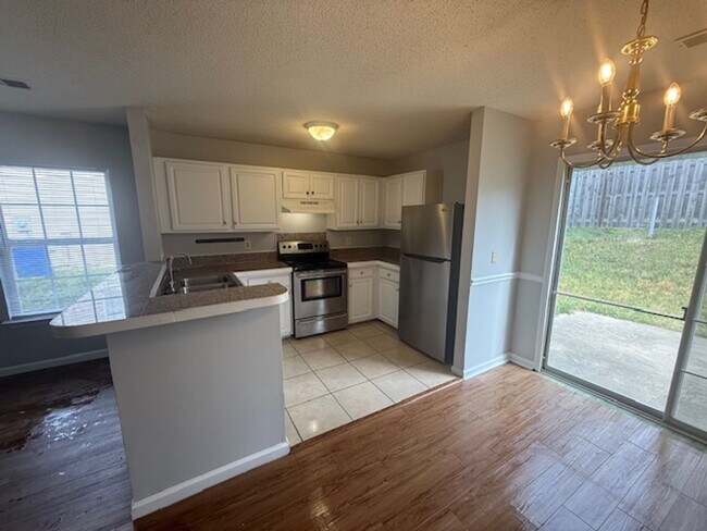 Foto del edificio - 148 Pinemast Court