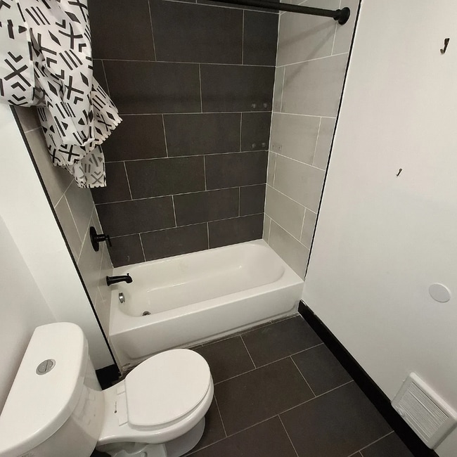 Building Photo - 10 Thomas St