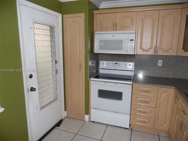 Foto del edificio - 1501 NE 191st St