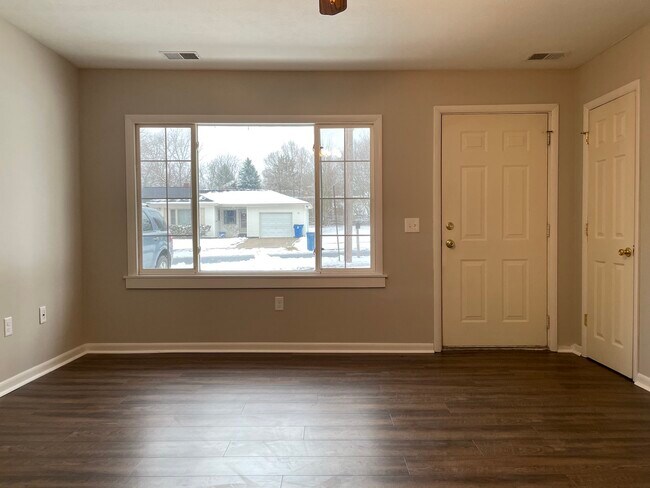 Building Photo - 1419 Colgrove Avenue