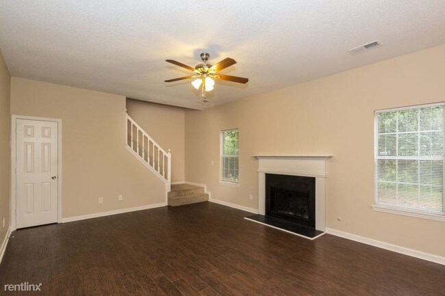 Building Photo - 2114 Redwater Dr