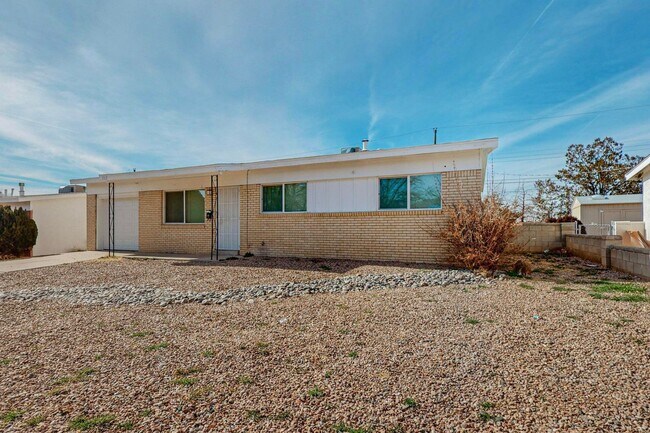 Foto del edificio - NE Mid-Century Modern 3 Badroom 1.5 Bath with garage