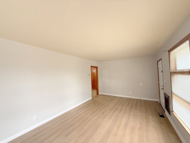 Foto del edificio - 2106 NW Sullivan Rd