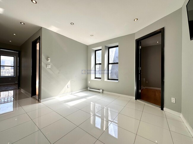 Foto del edificio - 350 Manhattan Avenue