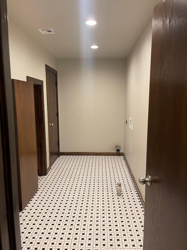 Foto del edificio - AMAZING CENTRAL NORMAN APARTMENT FOR LEASE