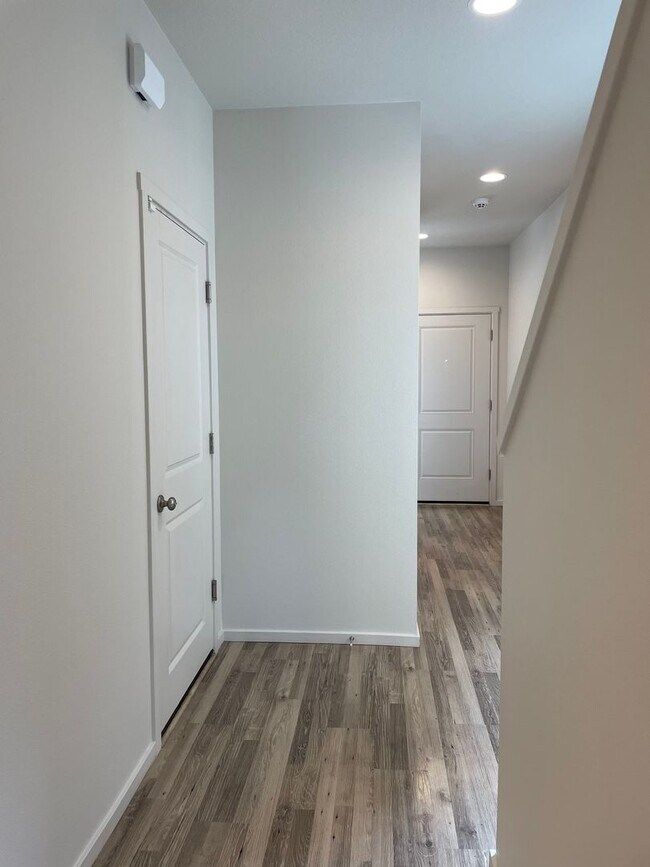 Foto del edificio - Spacious Vancouver Home in Cul-De-Sac With A Loft & Premium Deck!