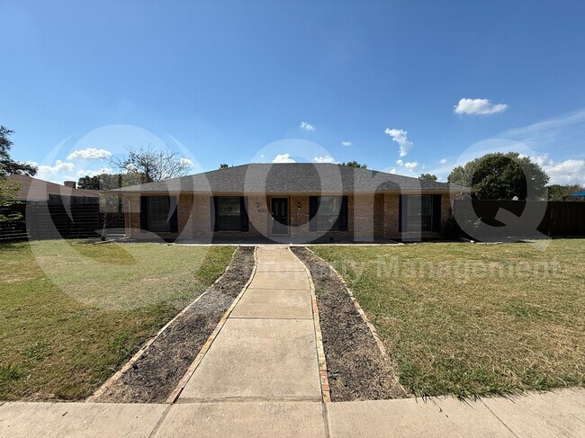 Foto del edificio - 1512 Wood Creek Dr