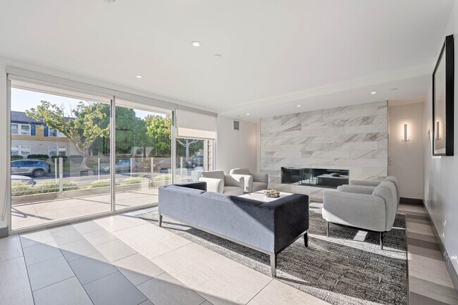 Foto del edificio - 8820 Belford Ave