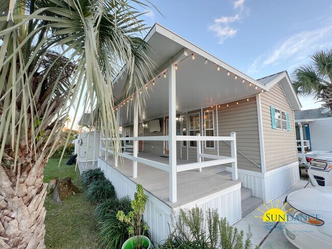 Building Photo - Charming 2 Bedroom Home in Miramar Beach!