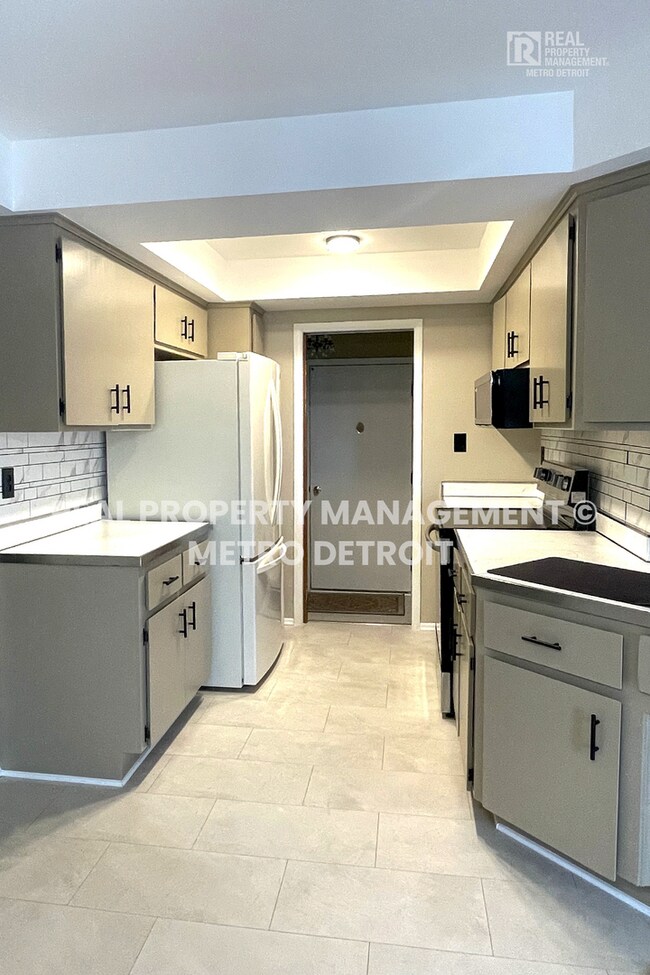 Foto del edificio - 27412 Roan Ave