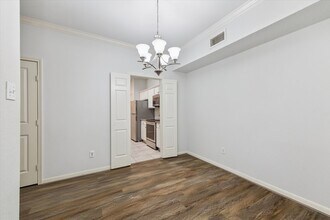 Building Photo - 2255 Braeswood Park Dr