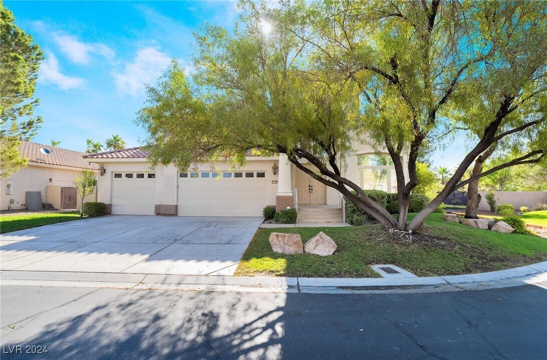 Primary Photo - 3974 Tropical Vine St