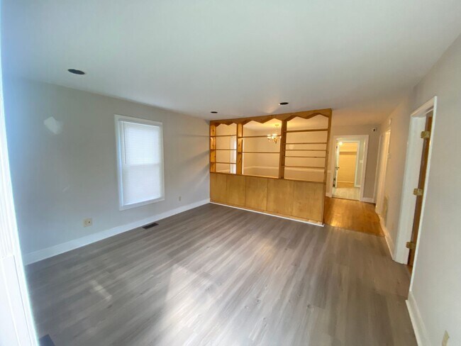 Building Photo - Nice 2 Bed 1 Bath home close to down town ...