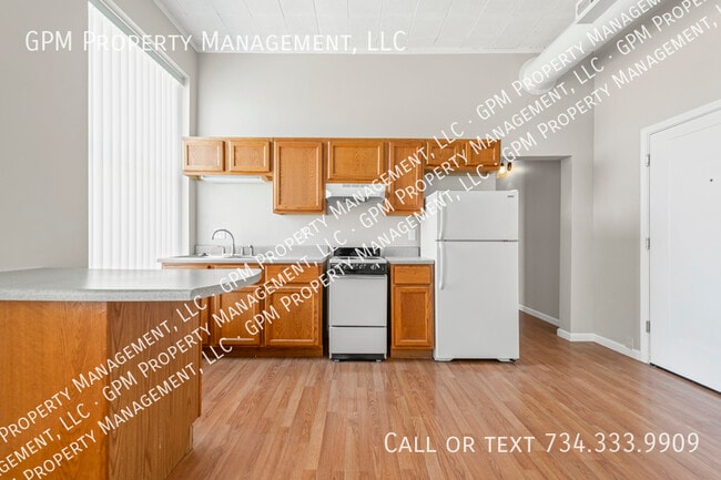 Building Photo - 412 Grand River Ave