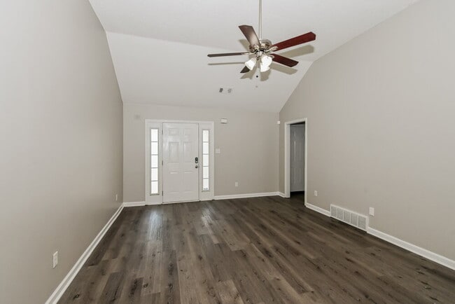Building Photo - 215 Garden Springs Dr