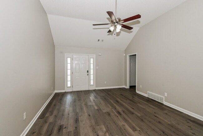Foto del edificio - 215 Garden Springs Dr