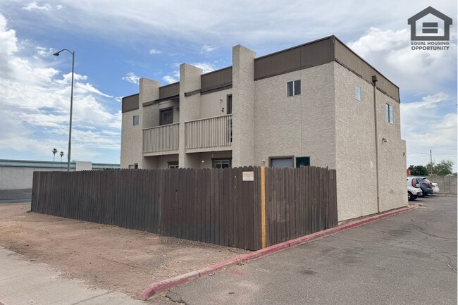 Foto del edificio - 1765 E Pepper Cir