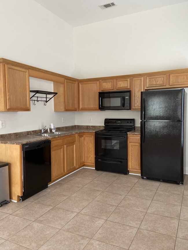Kitchen - 4901 Coliseum St