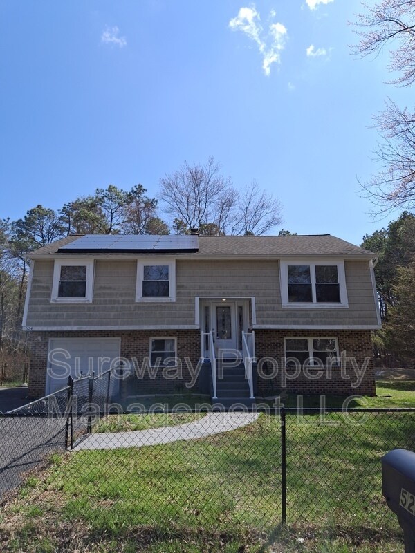 Building Photo - 524 Larch Ave