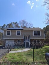 Building Photo - 524 Larch Ave