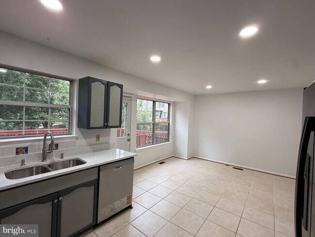 Foto del edificio - 46760 Hobblebush Terrace