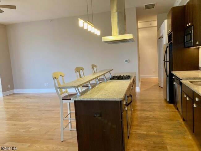Building Photo - 988 Johnson Pl
