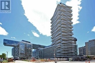 Building Photo - 15 Queens Quay E