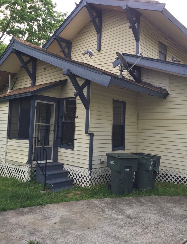 Building Photo - 3021 Procter St