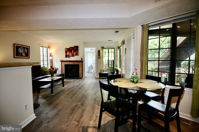 Foto del edificio - 6033 Curtier Dr