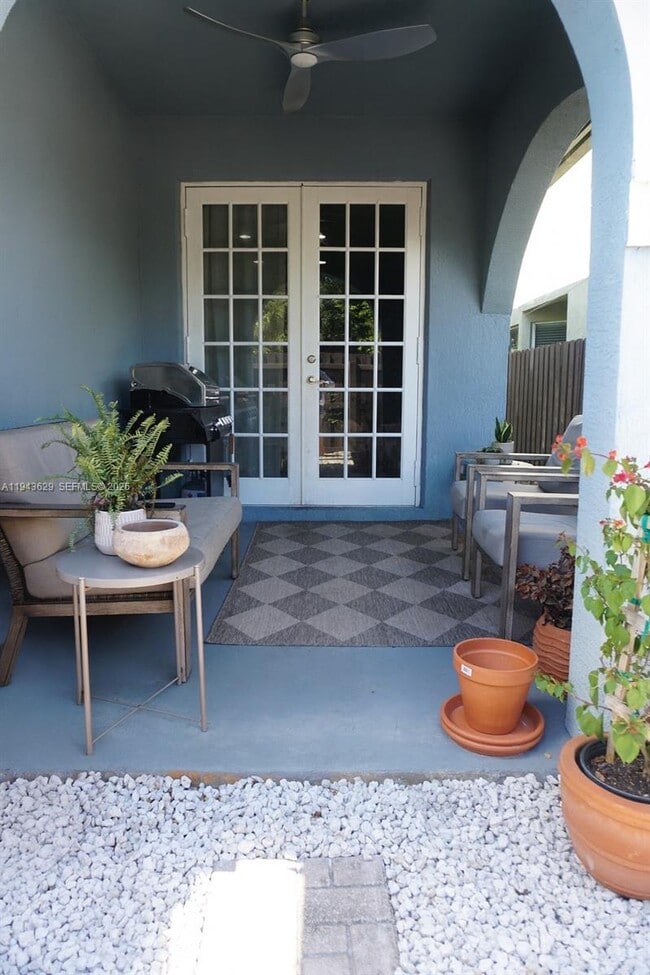 Foto del edificio - 1139 NE 3rd Ave