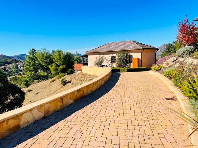 Foto del edificio - 2735 Kelly Knoll Ln