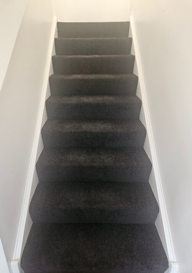 Building Photo - 838 Avalon Way