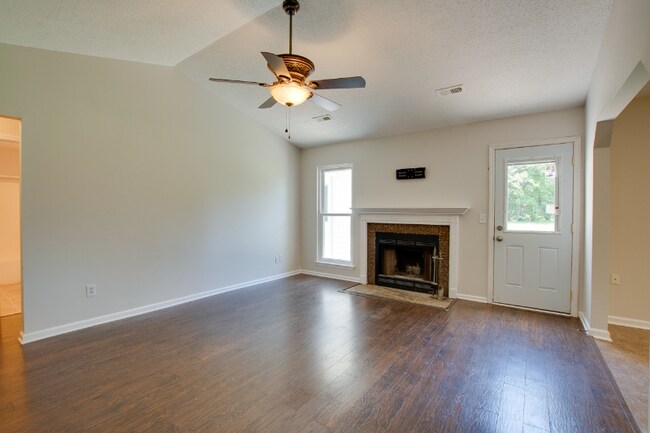 Foto del edificio - 238 Barberry Ln