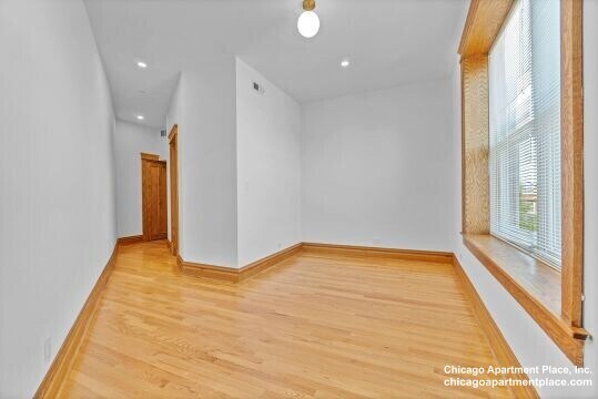 Foto del edificio - 3406 N Sheffield Ave